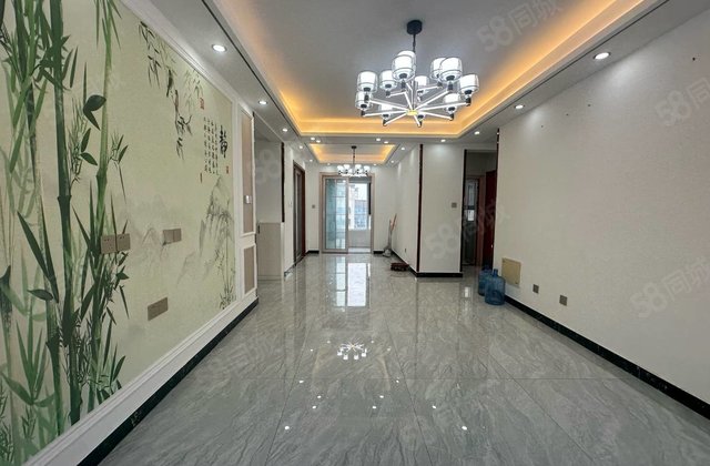 锦绣学府 121平3室2厅2卫，三叶草户型双阳台精装带车位