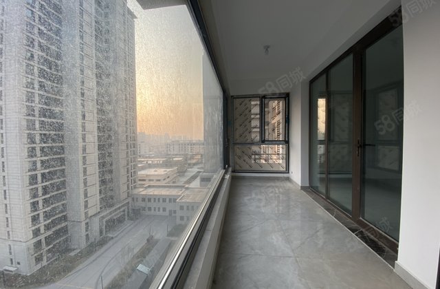 万达 新房未入住 送车储 双卫双阳台 阳台已封好 铁投金辰