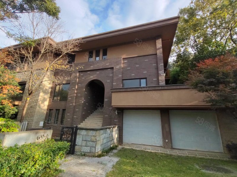 溪麓南郡(别墅)6室4厅5卫569.07㎡南北960万