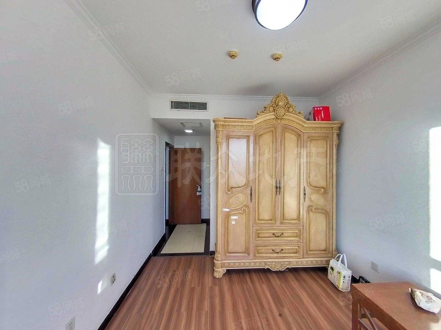 星光公寓3室2廳2衛(wèi)146.24㎡東南502萬