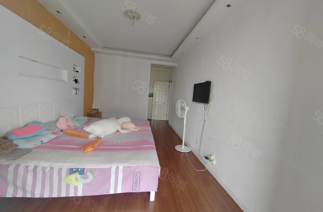 市医院附近 总高12层的电梯10楼 三室双卫 南向双阳台