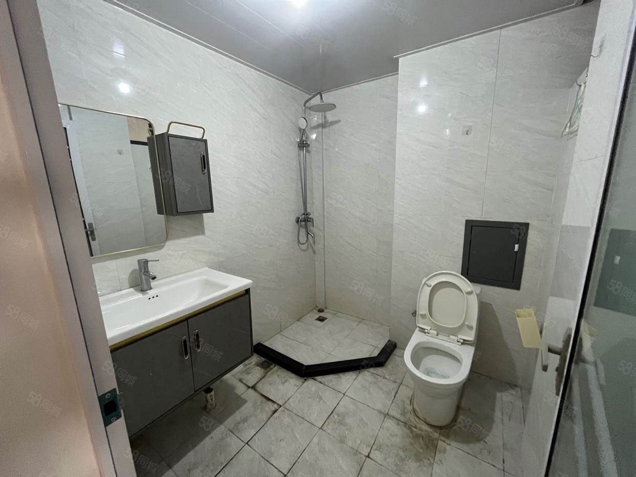 江畔人家3室1厅1卫98㎡南北50万