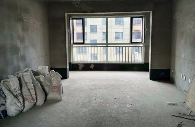 贵人铂悦府4室2厅162㎡88万二手房图片