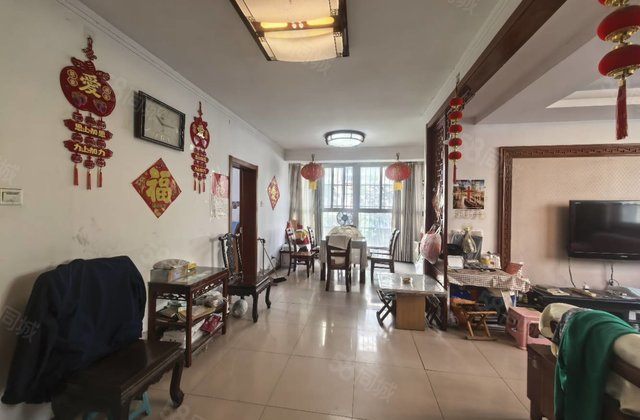 急售三中旁 边户 三室朝阳 小区停车方便 看房方便
