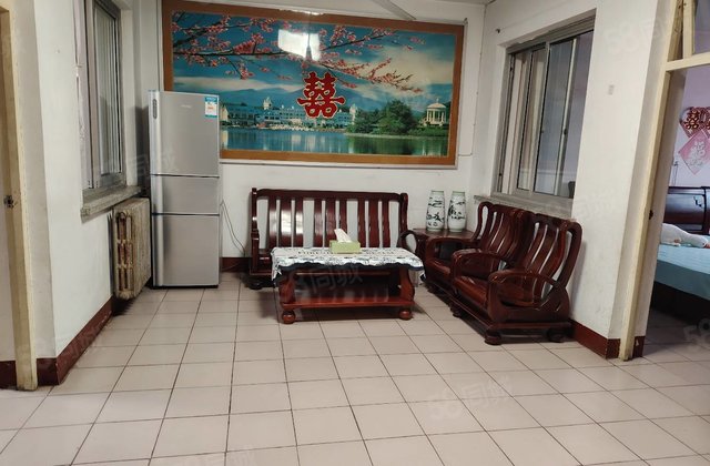 古楼内！正规三室！三楼！停车方便，出门就是东昌湖！随时看有钥