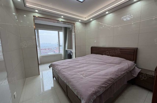 市中心 湖边 东昌 华港顺河城 电梯东边户 精装修