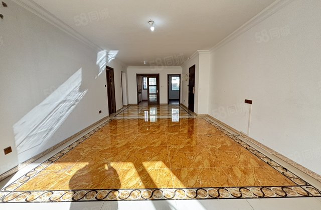 220万开发区 碧桂园国岳府洋房一楼带院下沉送车位储藏室满二