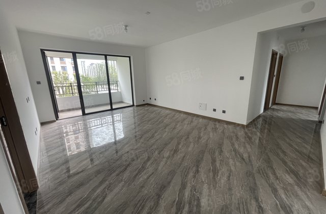 赠车储！小高层！学府印象！     校旁！大宽厅户型！