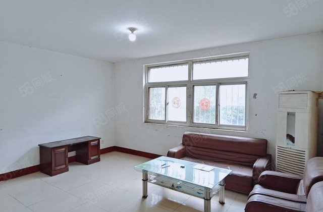 市中心万达北临，多层二楼西边户！正规两室。小区免费停车有储！