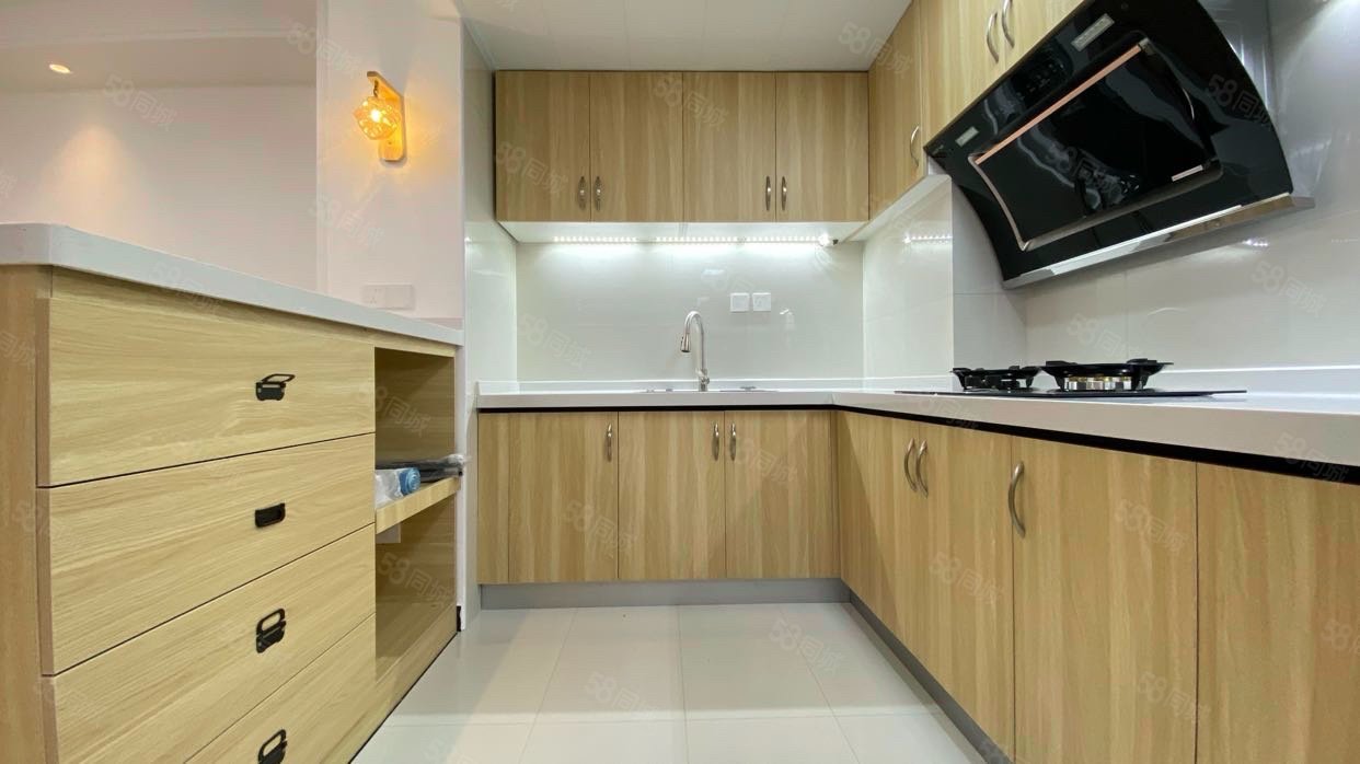 鵬潤家園2室1廳2衛(wèi)101.54㎡西南838萬