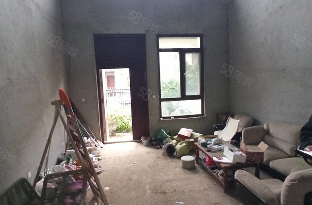 盛世天湖二期别墅东边户 带大院子送100多平负一层 性价比高