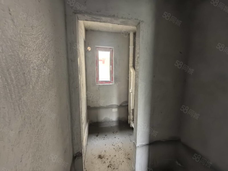 华滋上城3室2厅2卫109㎡南北55万