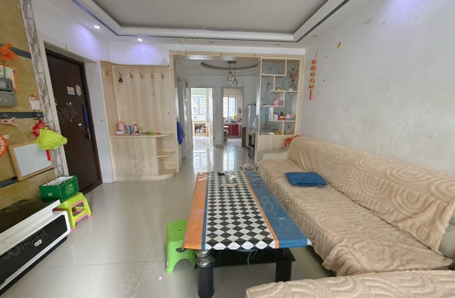 阿卡四期  两室送储藏室 中间楼层 随时看房