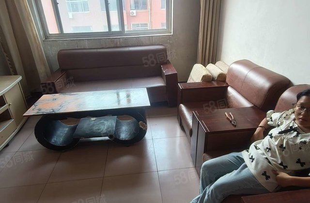 商业配套成熟 商品房 出行方便 高楼层视野无遮挡 南北通透