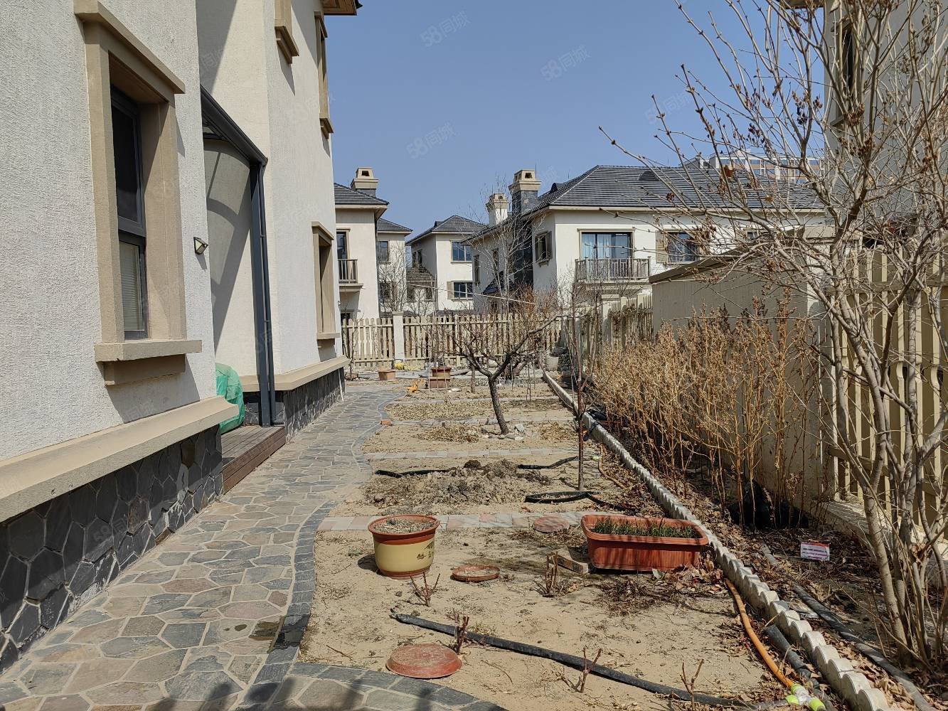 上谷水郡双拼别墅赠送家具家电200平小院精装可拎包入住