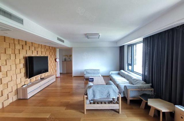 金鹰平墅4室2厅220.9㎡646万二手房图片