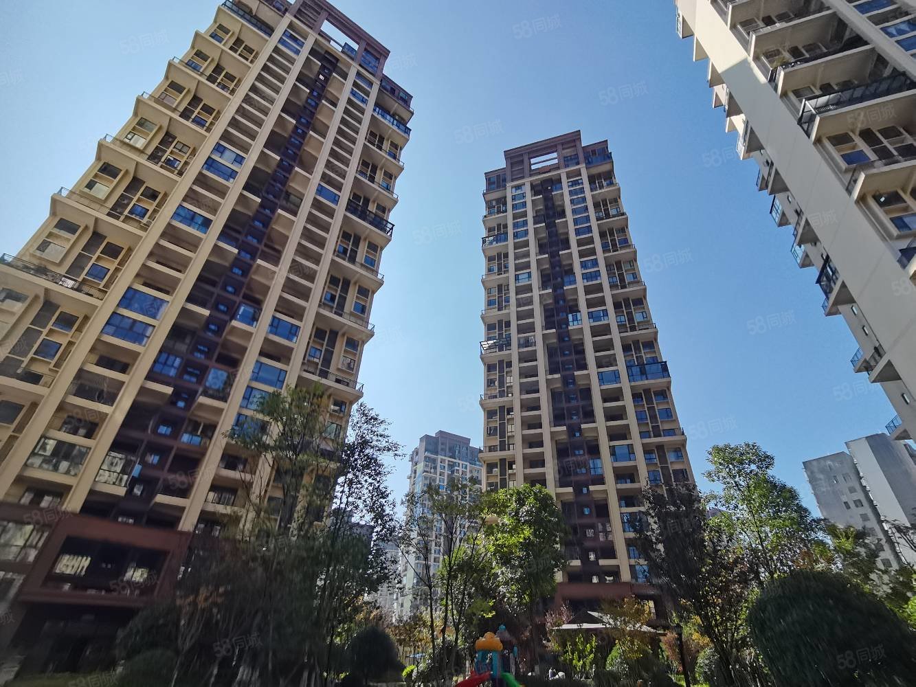 中建幸福城(b区二期)3室2厅2卫111㎡南北70万