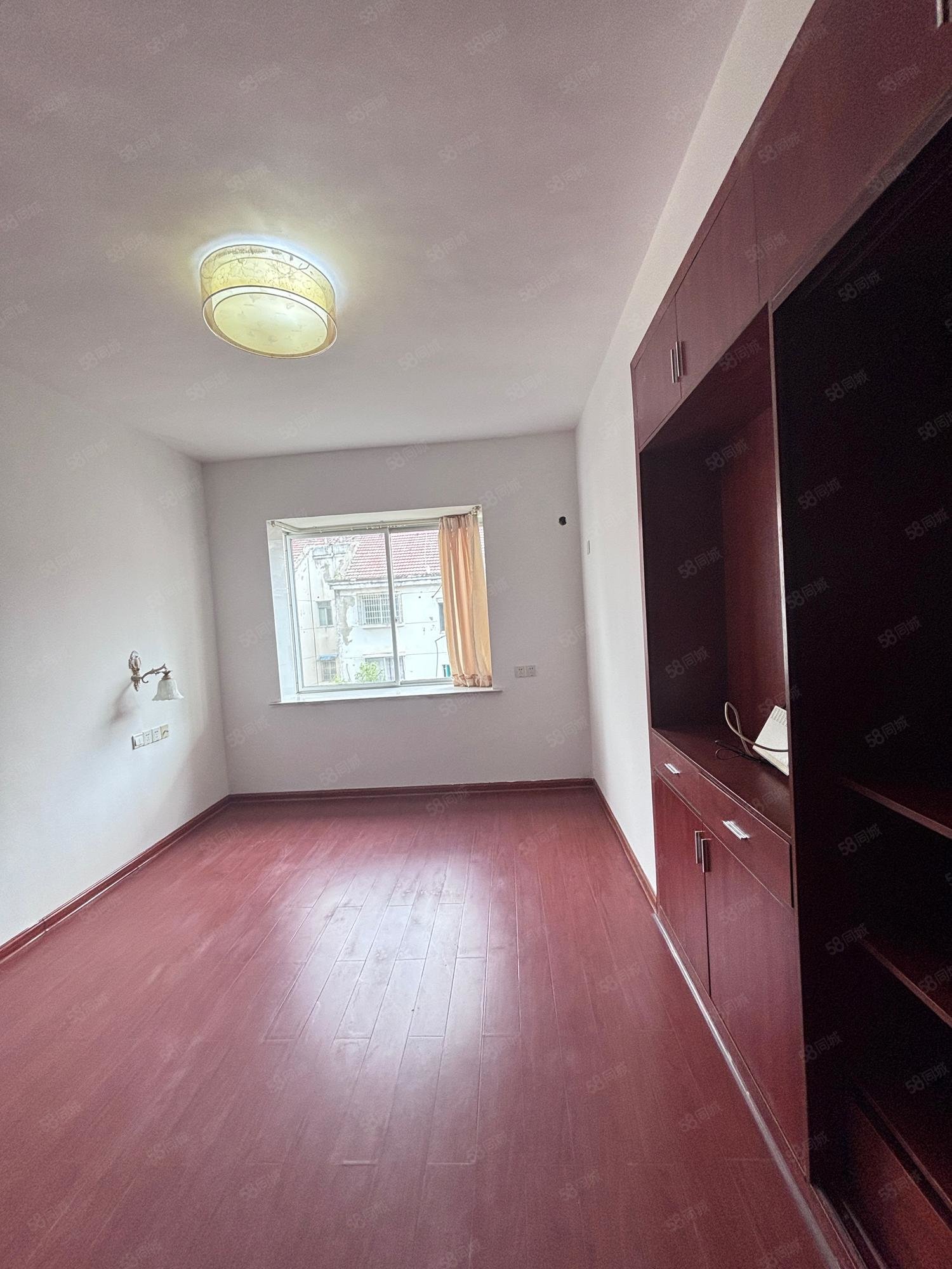 警苑6室2厅3卫169㎡东88万