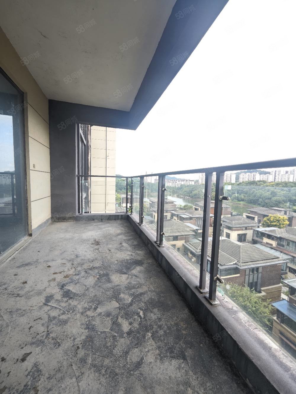 港中旅公元6室2厅3卫186㎡南北180万