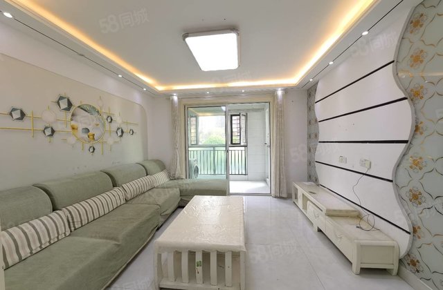 6千多的 有小高层 送车位 送精装送储 荣盛水岸花语 三居室