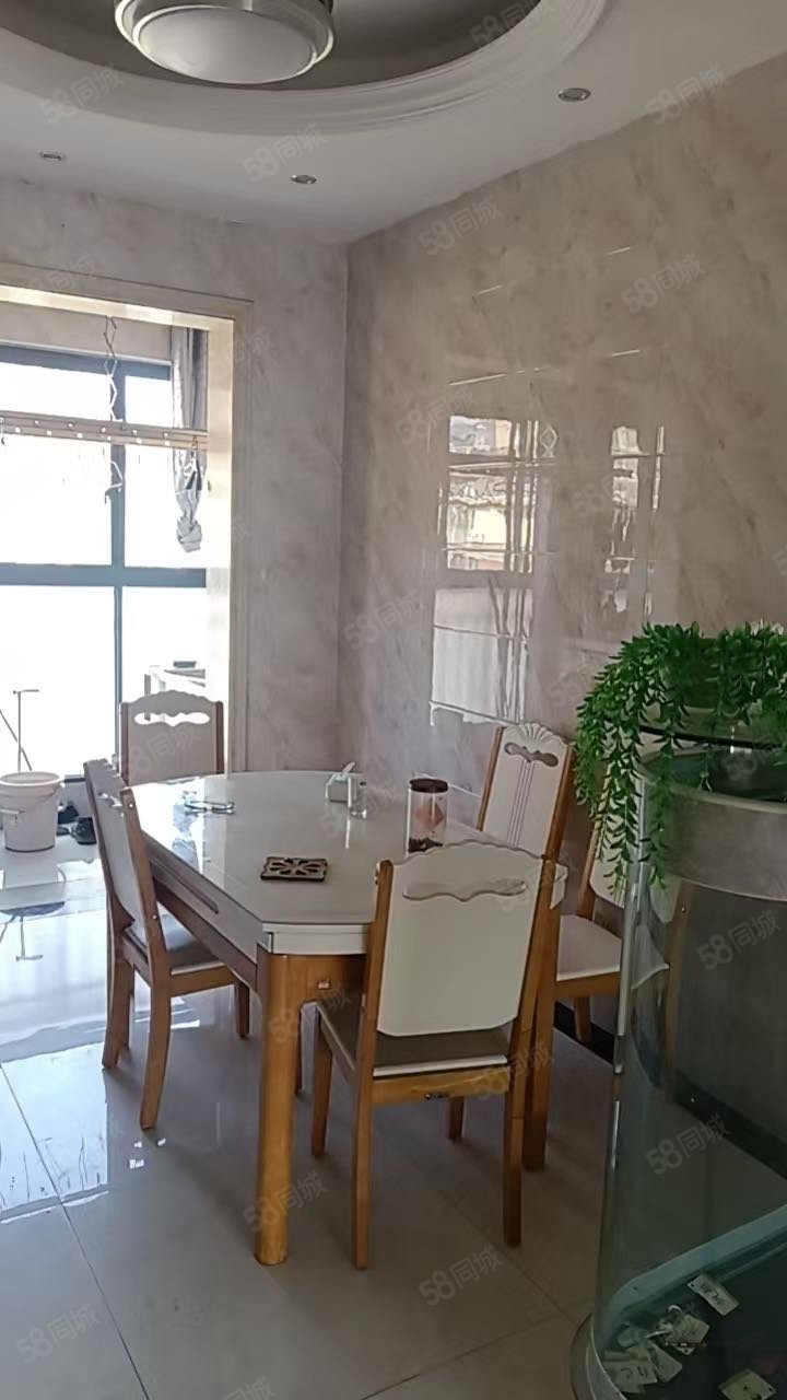 清华美郡3室2厅2卫118.55㎡南52万