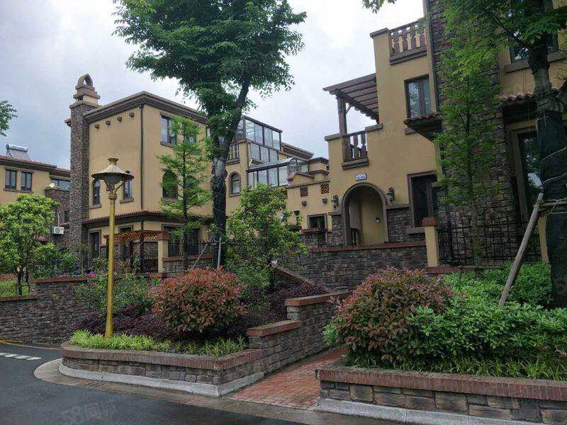 一线临湖的湖景别墅,上海湾!房东豪华装修,因出国定居,诚意出