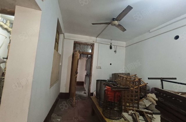 东昌 一楼 带院 百货大楼 五星广场 可谈 不临街 好停车