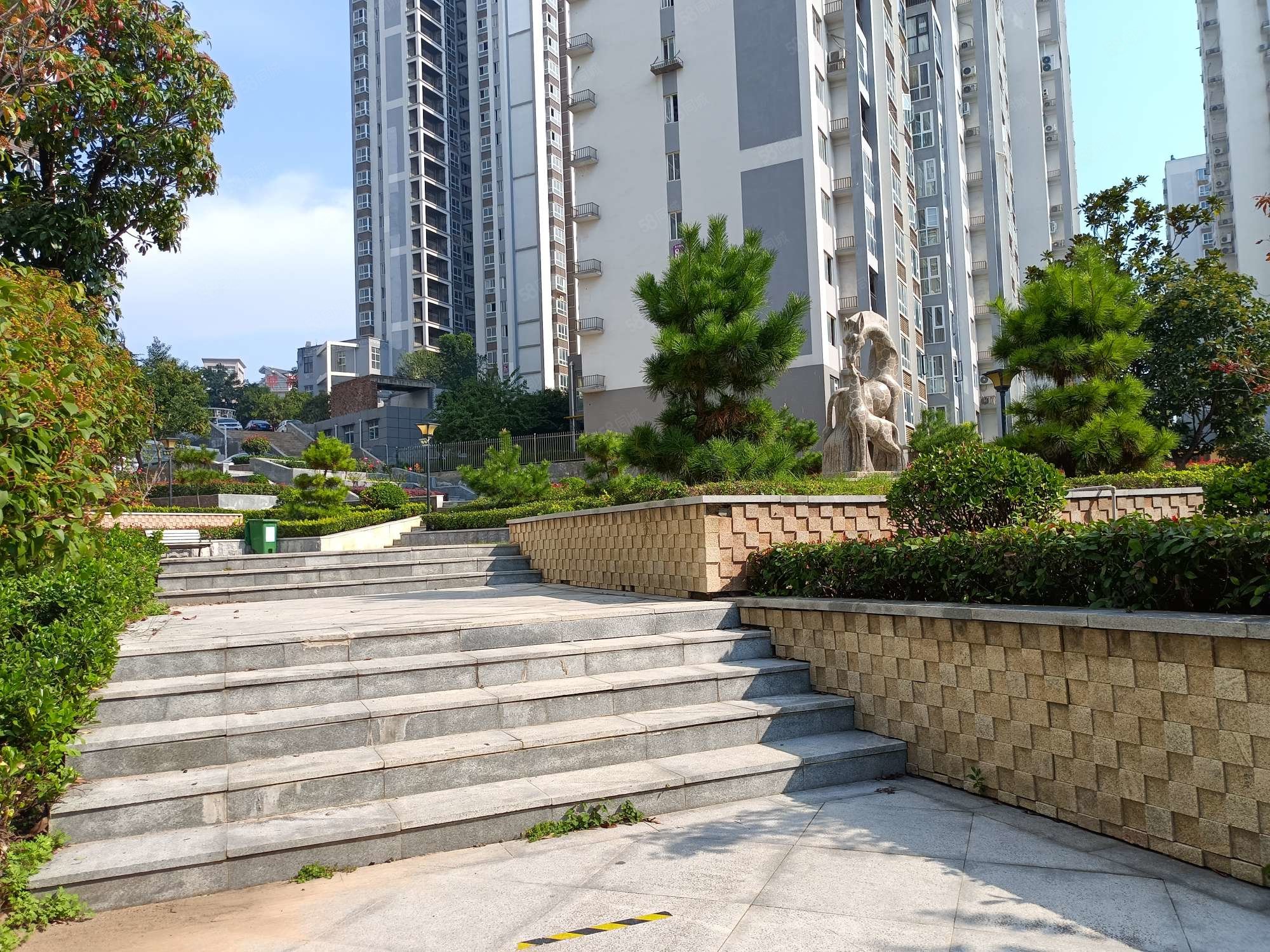 金玉花园六室大平层一梯一户双车位相中价可谈