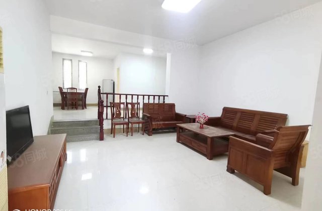 湖边出大院子房子了 城市主人 洋房 一楼带院 我有钥匙