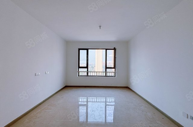 度假区实验  ，颐中外国语。房子免大税了。有车位，有储藏室。