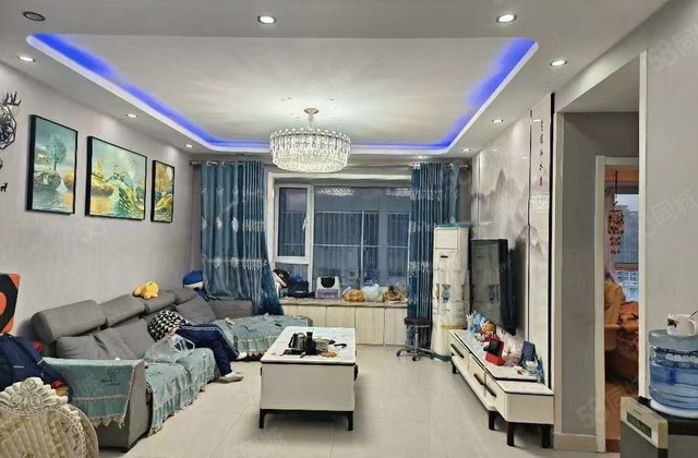 开发区振华超市旁，单价7200，东边户精装修，三室采光非常好