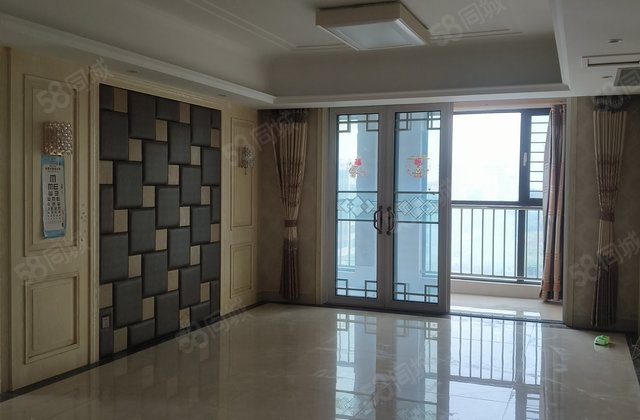 凤凰太阳城4室2厅138㎡98万二手房图片