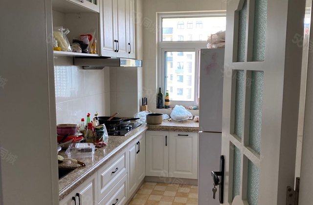 民生凤凰城4号院 小三居 楼龄新 交通便捷 有电梯送地下室