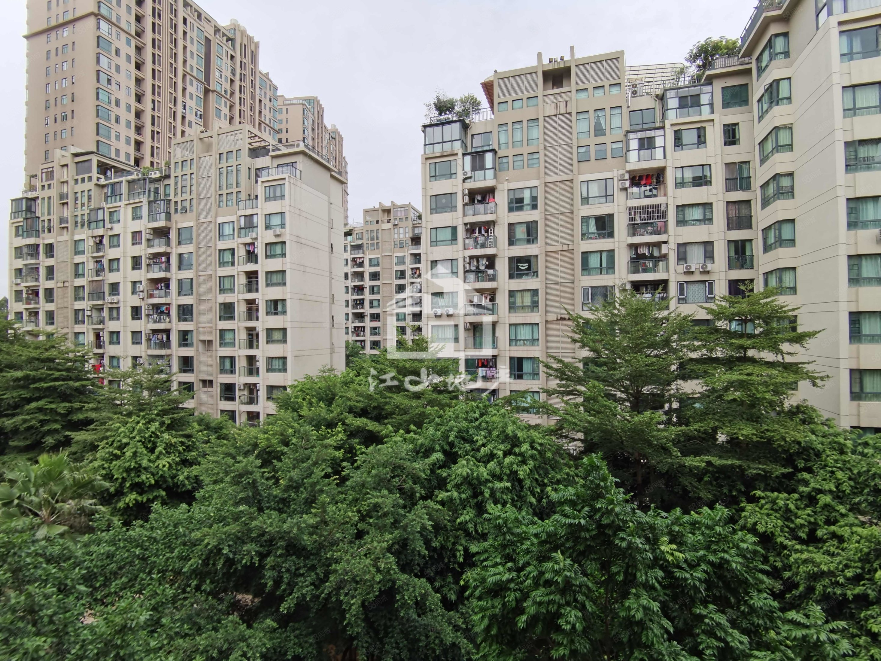 荣和大地一组团花园里3室2厅2卫81.27㎡南北134万