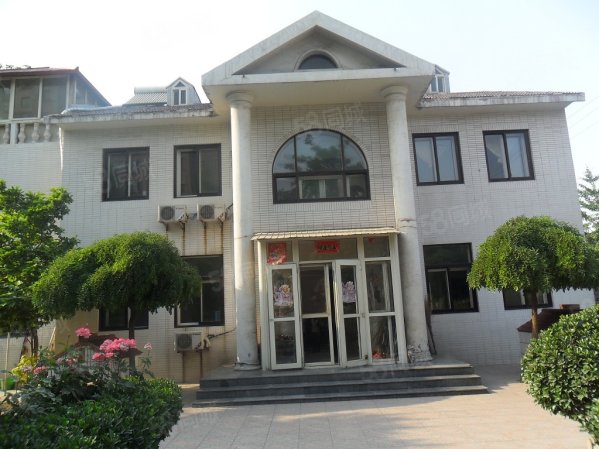 西山花园别墅小区7室3厅4卫329㎡南北670万