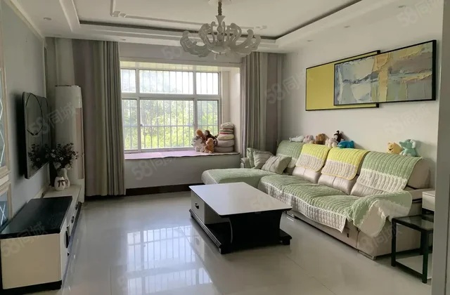 3室2厅 134平 满二 电梯房 看房方便 有钥匙