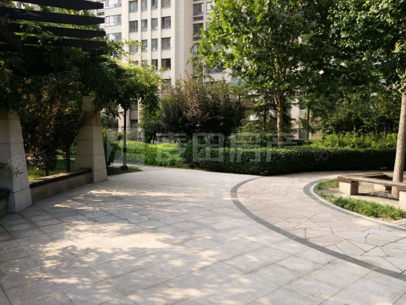 保利香檳花園2室2廳1衛(wèi)90㎡南北850萬