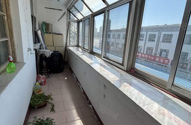 孟达龙山北区 3室中间楼层双阳台 储藏室15平左右 文轩
