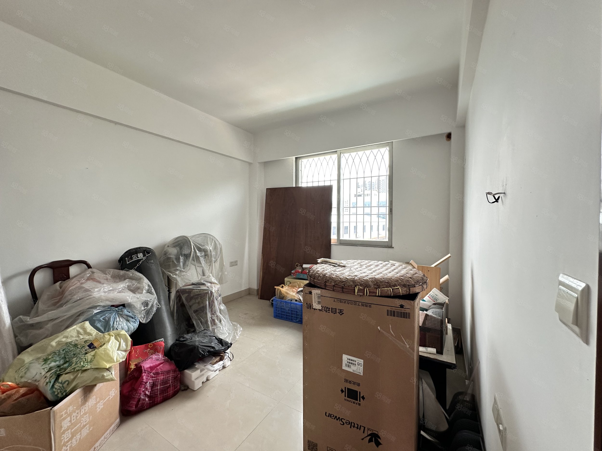 彩虹花园3室2厅2卫147㎡南北68万