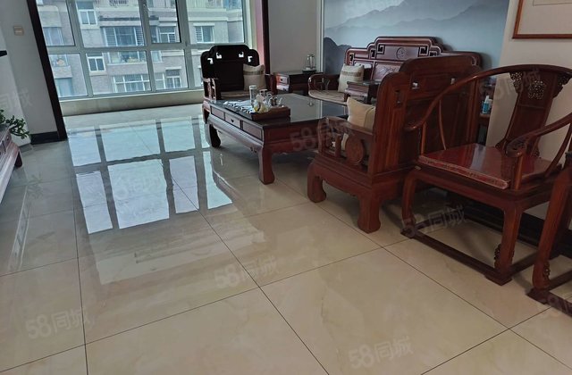 湖边电梯洋房 城市主人 精装停车方便 交通便利