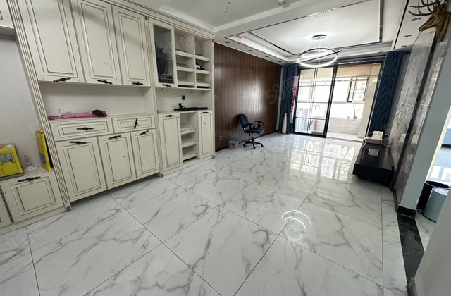 阿卡六期 好楼层，南北通透的三居好户型 带车位地下室