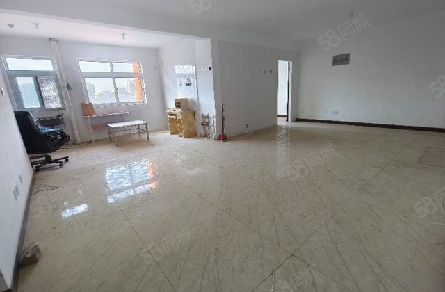 急售~中央公馆~5室2厅~送车位~送储~免大祱~南北通透