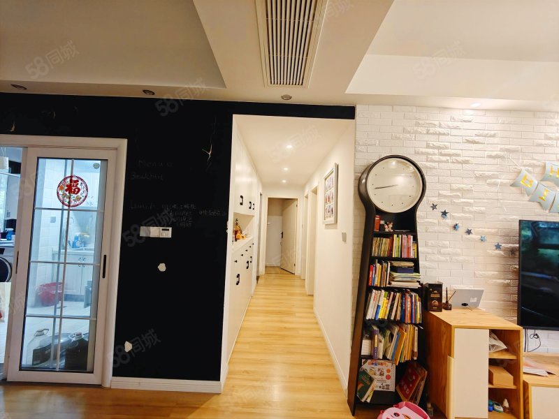 麓山印象 产权清晰 双卫格局 带电梯 临地铁 满五 精装修