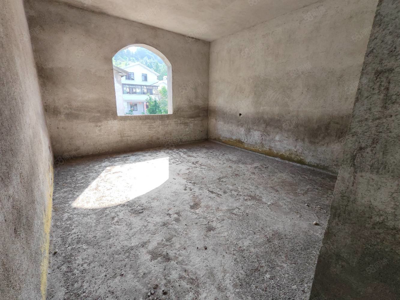 湖田壹号7室3厅3卫371㎡南北169万