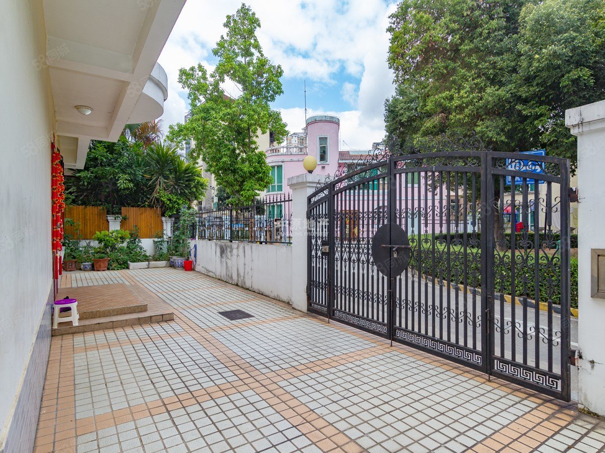 龙泉别墅6室2厅3卫200.3㎡东南1100万