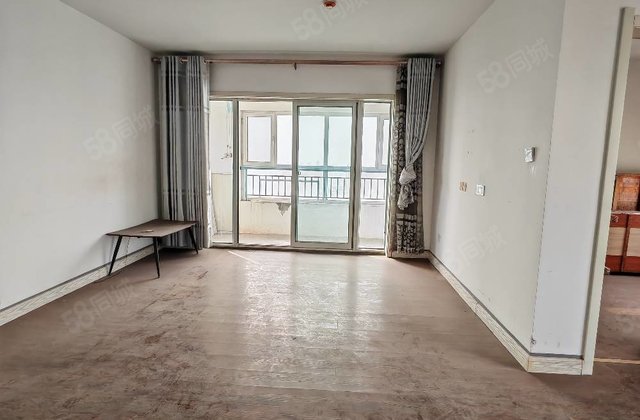 急售，房万达北临，桐凤家园，阿尔卡迪亚六期，边户带飘窗