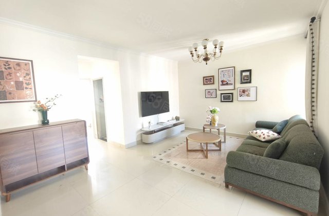 二中对面，精装修带储藏室，小高层，全名户型，急售全天采光