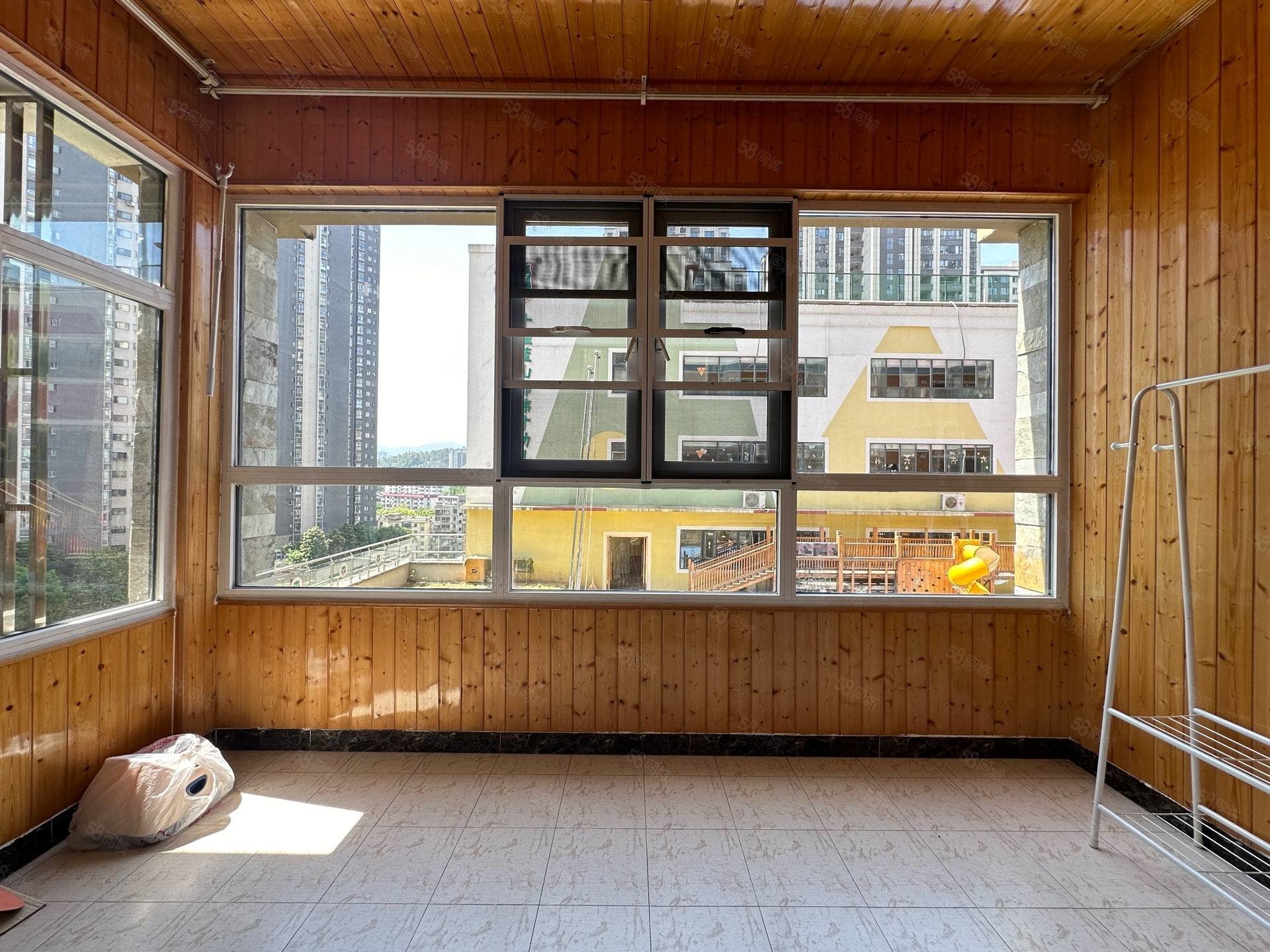 国瑞蓝山郡3室2厅1卫121㎡南北73.8万