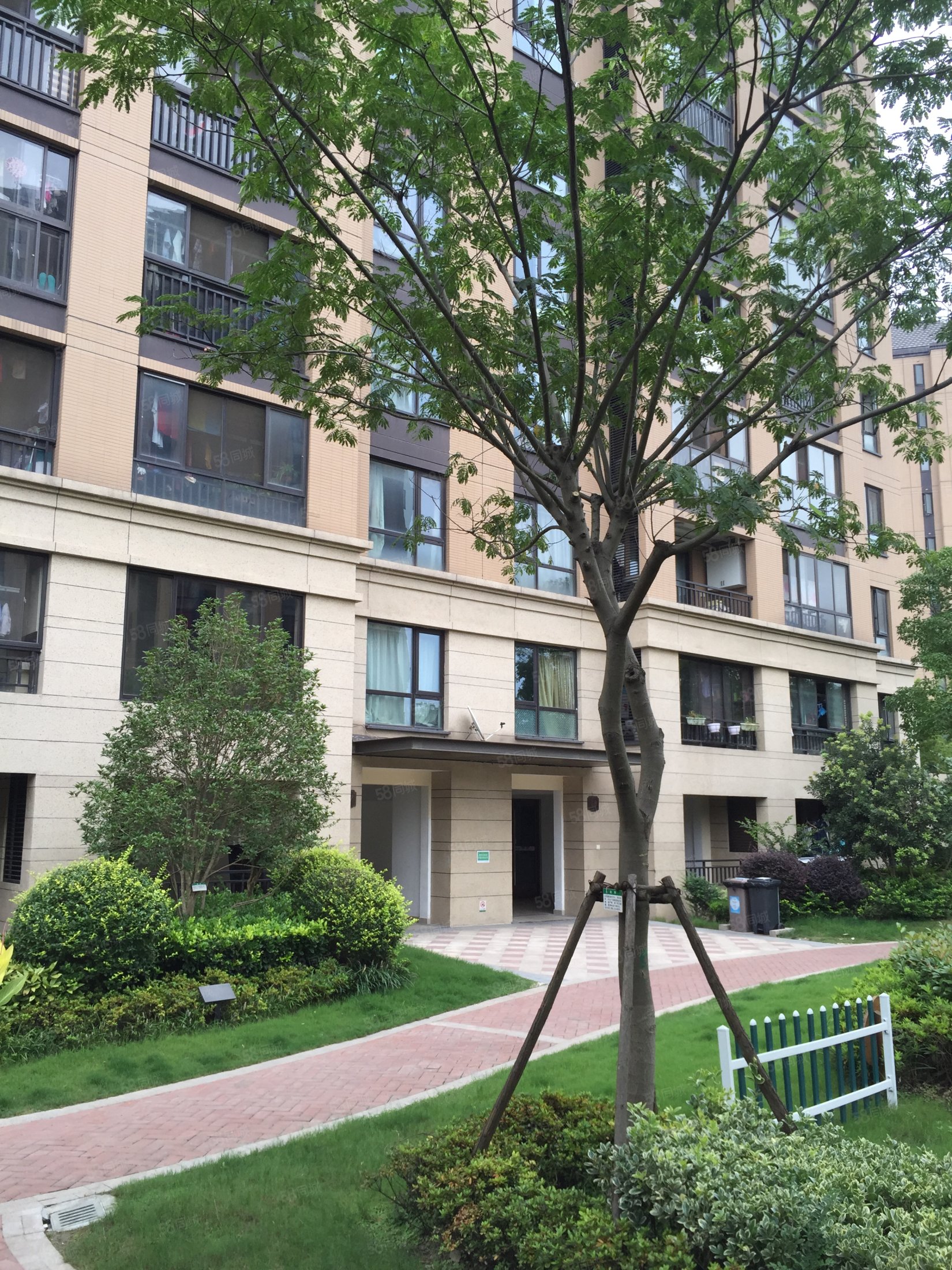 万科尚景苑(东区公寓住宅)2室2厅1卫80.66㎡南北253万