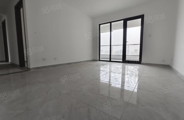 房东急售 万达附近 送车位 储藏室 诚心出 大三室 位置好的